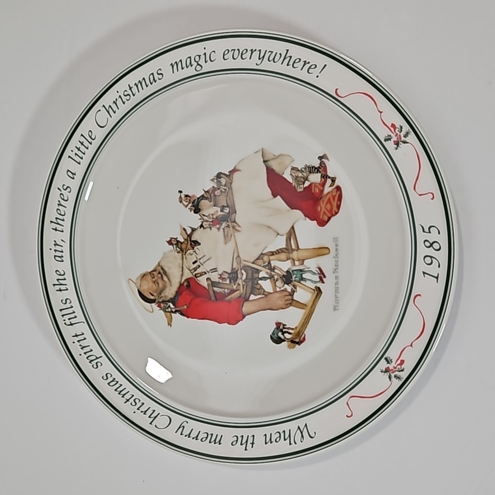 Hallmark Heirloom Collector's Plates Santa and His Helpers 1985 Norman Rockwell